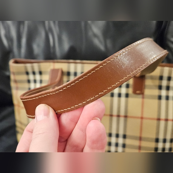 *MINT CONDITION* Vintage Burberry Haymarket Tote w/ free key fob & bag - Picture 7 of 16